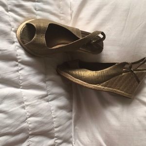 Wedges. Antique gold fabric